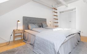 Centralt Byliv - 2 Sovevaerelser Med Plads Til 6